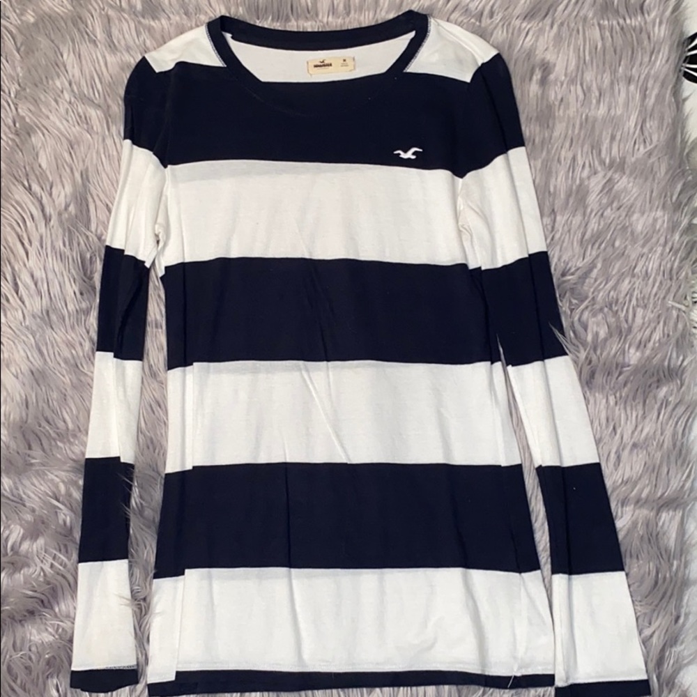 Hollister long sleeve T-shirt.